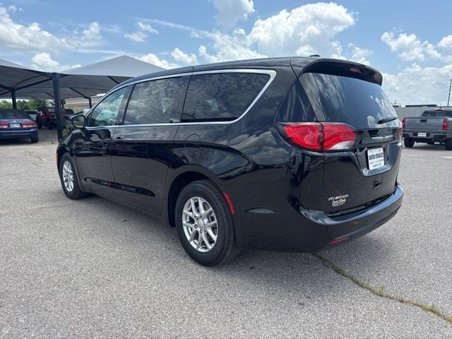 Photo of 2025 Diamond Chrysler Voyager