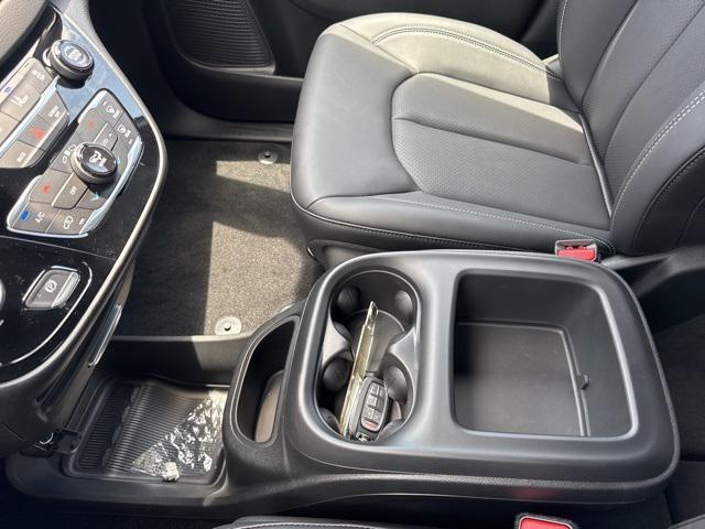Photo of 2025 Diamond Chrysler Voyager