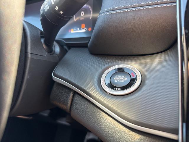 Photo of 2025 Bright White Clearcoat Jeep Grand Cherokee