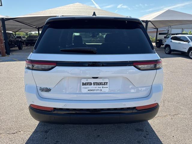 Photo of 2025 Bright White Clearcoat Jeep Grand Cherokee