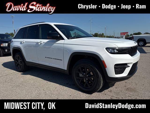 Photo of 2025 Bright White Clearcoat Jeep Grand Cherokee