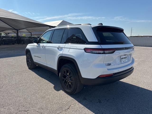Photo of 2025 Bright White Clearcoat Jeep Grand Cherokee