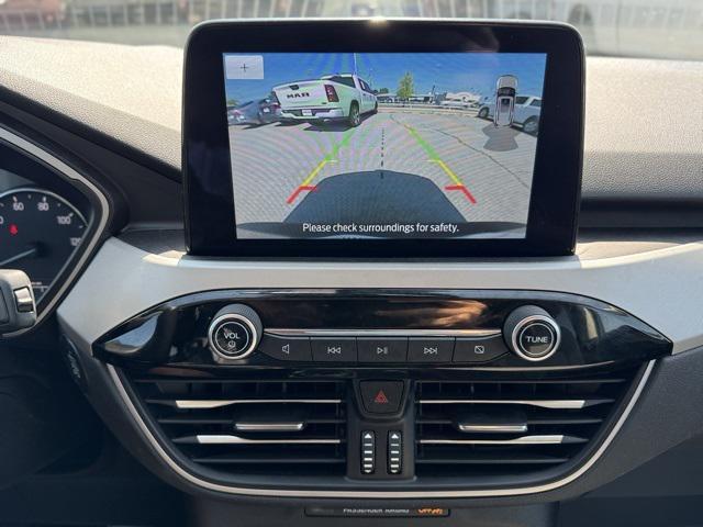 Photo of 2021 Gray Metallic Ford Escape