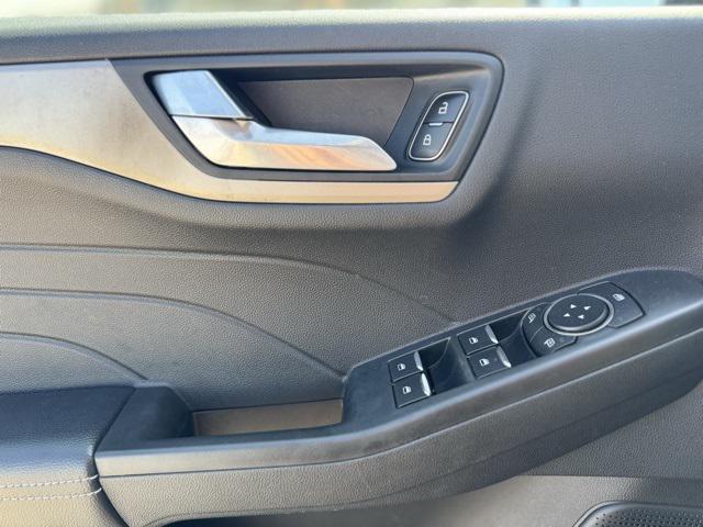 Photo of 2021 Gray Metallic Ford Escape