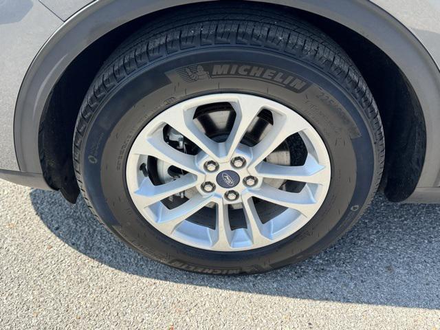 Photo of 2021 Gray Metallic Ford Escape