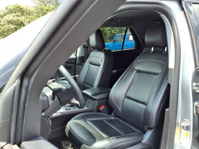 Photo of 2023 ICONIC SILVER METALLIC Ford Explorer