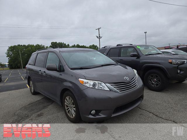 Photo of 2015 Predawn Gray Mica Toyota Sienna