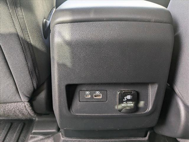 Photo of 2022 Glacier White Nissan Frontier