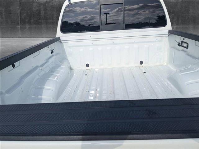 Photo of 2022 Glacier White Nissan Frontier
