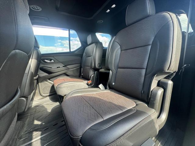 Photo of 2023 Mosaic Black Metallic Chevrolet Traverse