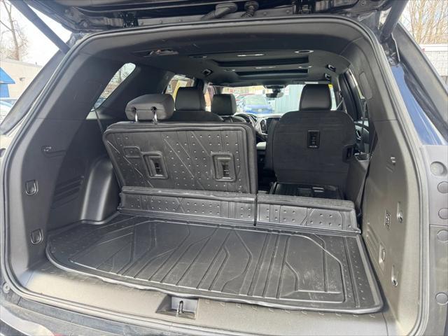 Photo of 2023 Mosaic Black Metallic Chevrolet Traverse