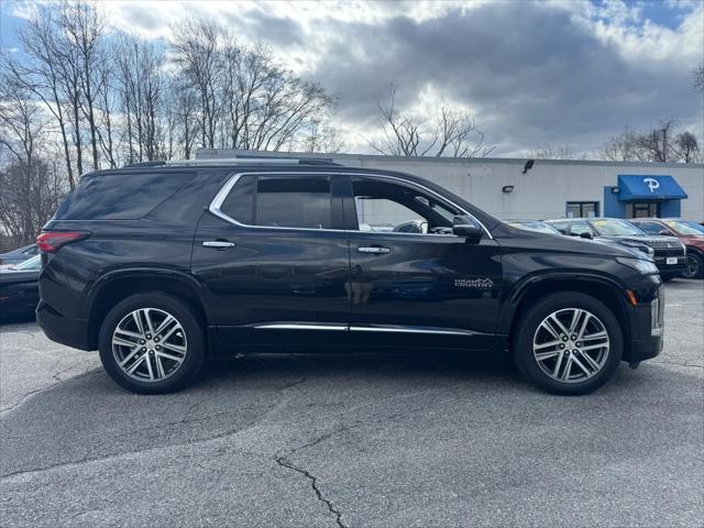 Photo of 2023 Mosaic Black Metallic Chevrolet Traverse