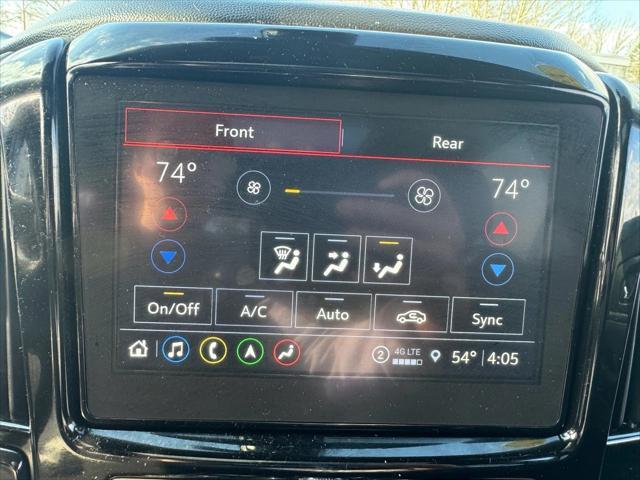 Photo of 2023 Mosaic Black Metallic Chevrolet Traverse