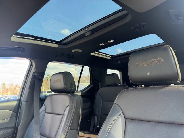 Photo of 2023 Mosaic Black Metallic Chevrolet Traverse