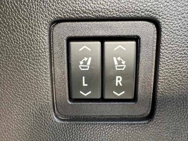 Photo of 2023 Mosaic Black Metallic Chevrolet Traverse