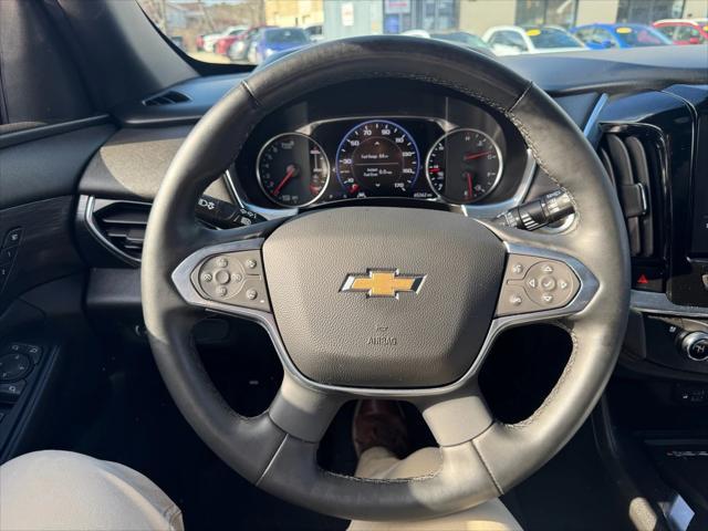 Photo of 2023 Mosaic Black Metallic Chevrolet Traverse