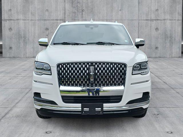 Photo of 2024 Pristine White Metallic Tri-Coat Lincoln Navigator