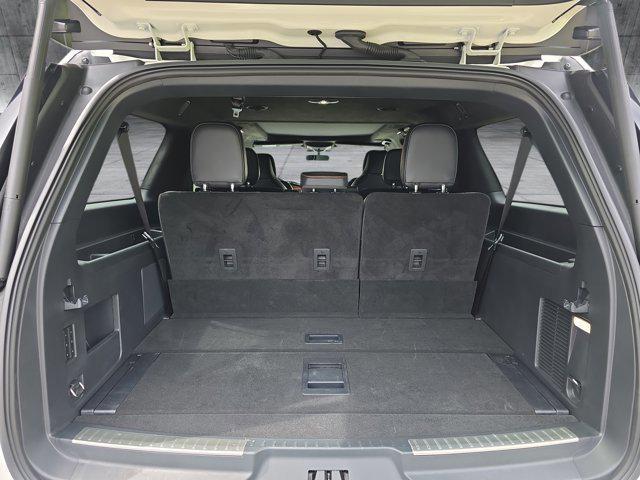 Photo of 2024 Pristine White Metallic Tri-Coat Lincoln Navigator