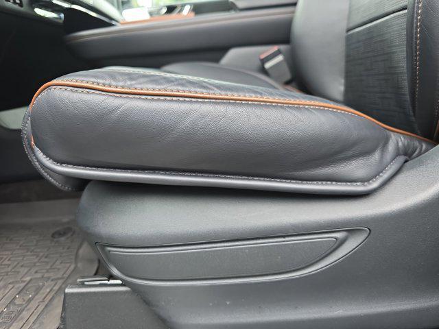 Photo of 2024 Pristine White Metallic Tri-Coat Lincoln Navigator