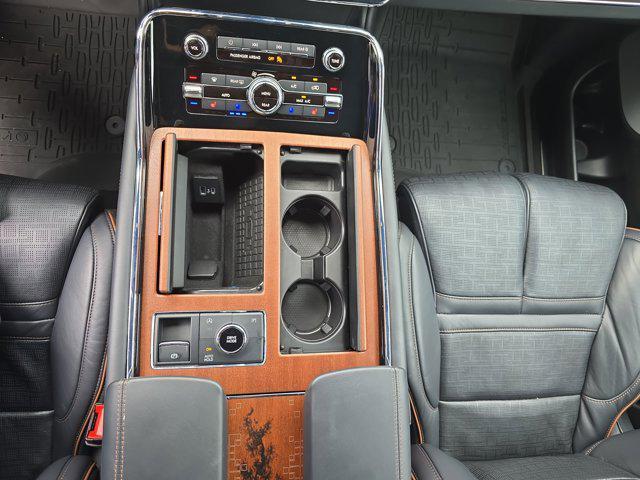 Photo of 2024 Pristine White Metallic Tri-Coat Lincoln Navigator