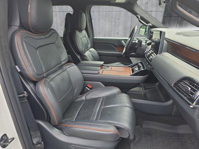 Photo of 2024 Pristine White Metallic Tri-Coat Lincoln Navigator