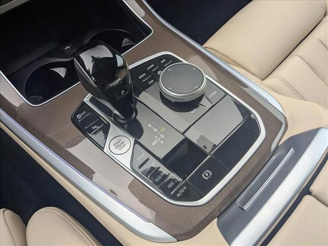 Photo of 2022 Mineral White Metallic BMW X5