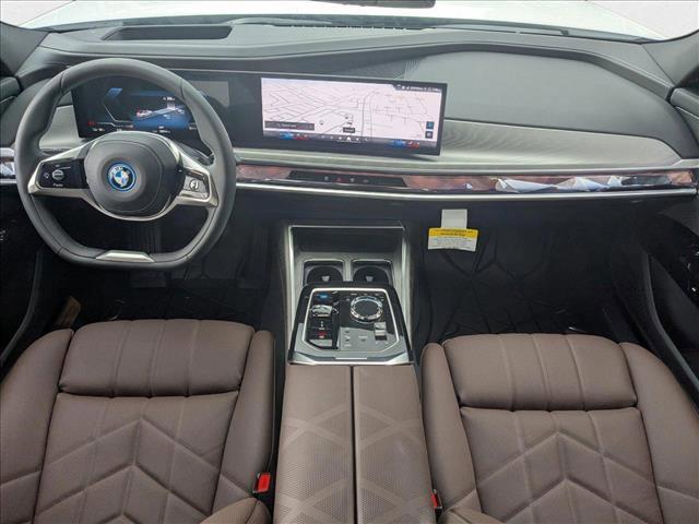 Photo of 2025 Mineral White Metallic BMW i7