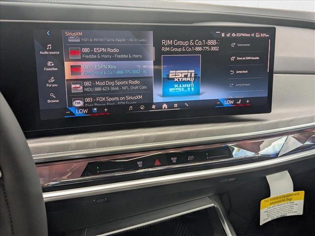 Photo of 2025 Mineral White Metallic BMW i7