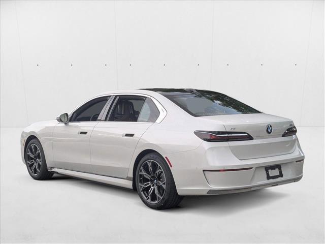 Photo of 2025 Mineral White Metallic BMW i7