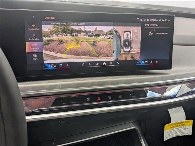 Photo of 2025 Mineral White Metallic BMW i7