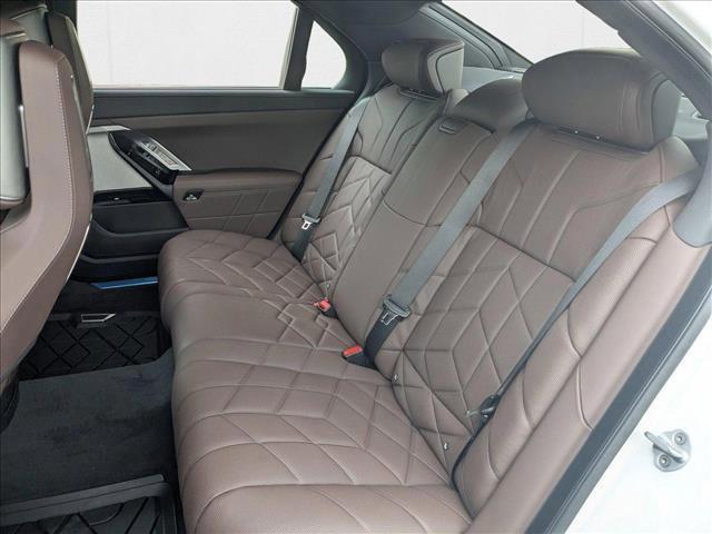 Photo of 2025 Mineral White Metallic BMW i7