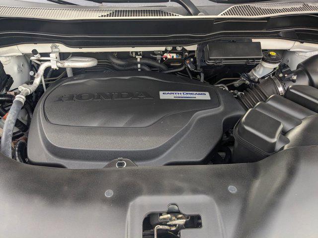 Photo of 2020 Platinum White Pearl Honda Passport