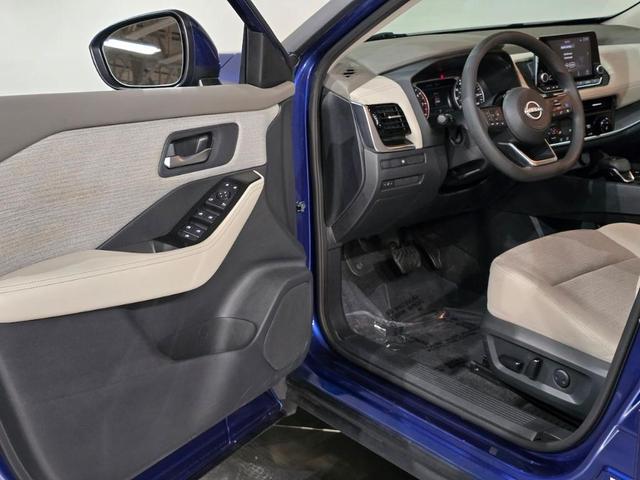 Photo of 2023 Caspian Blue Nissan Rogue