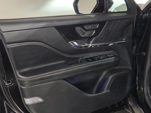 Photo of 2022 Infinite Black Metallic Lincoln Corsair