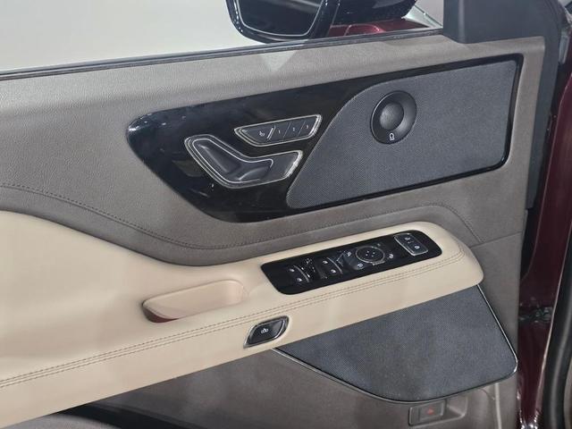 Photo of 2022 Burgundy Velvet Metallic Tinted Clearcoat Lincoln Aviator