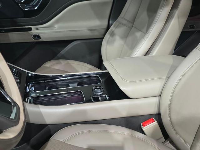 Photo of 2022 Burgundy Velvet Metallic Tinted Clearcoat Lincoln Aviator