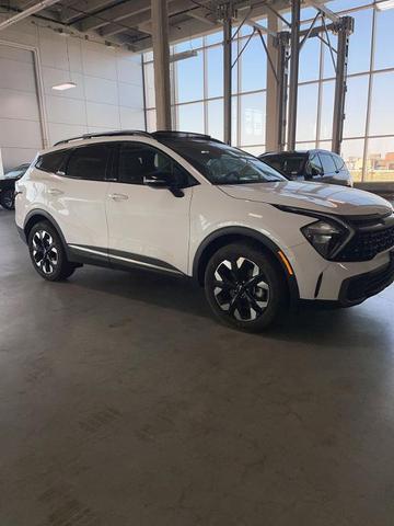 Photo of 2023 Glacial White Pearl Kia Sportage