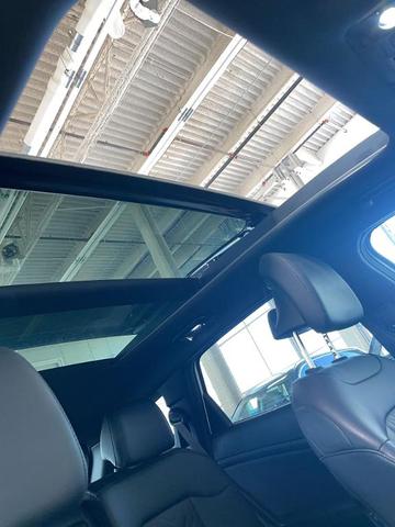 Photo of 2023 Glacial White Pearl Kia Sportage
