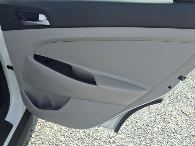 Photo of 2021 Winter White (pkw) Hyundai TUCSON