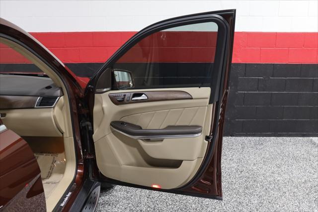 Photo of 2015 Cinnabar Red Metallic Mercedes-Benz GL-Class