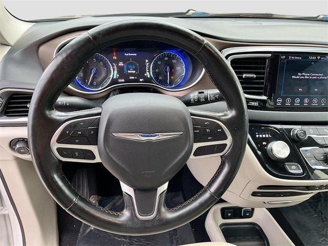Photo of 2019 Bright White Clearcoat Chrysler Pacifica