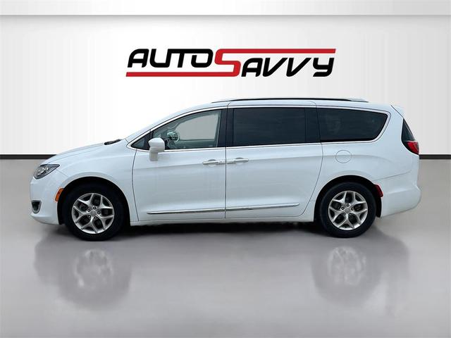 Photo of 2019 Bright White Clearcoat Chrysler Pacifica