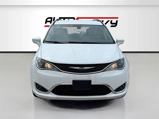 Photo of 2019 Bright White Clearcoat Chrysler Pacifica