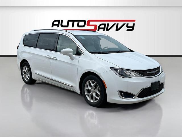 Photo of 2019 Bright White Clearcoat Chrysler Pacifica