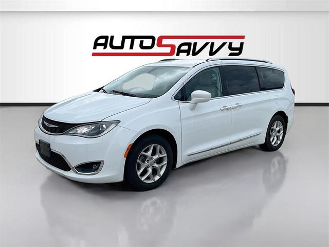 Photo of 2019 Bright White Clearcoat Chrysler Pacifica