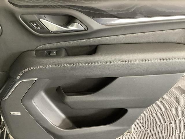 Photo of 2021 White Frost Tricoat GMC Yukon
