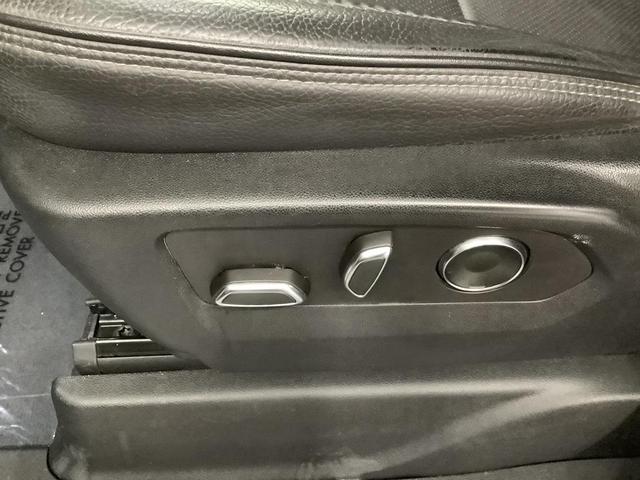 Photo of 2021 White Frost Tricoat GMC Yukon