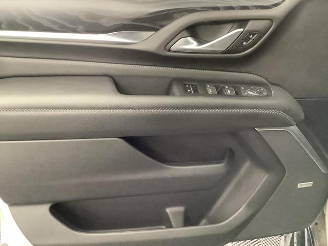 Photo of 2021 White Frost Tricoat GMC Yukon