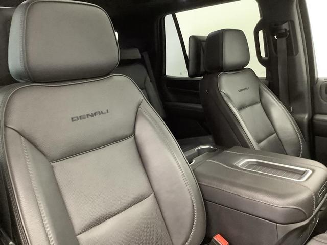 Photo of 2021 White Frost Tricoat GMC Yukon