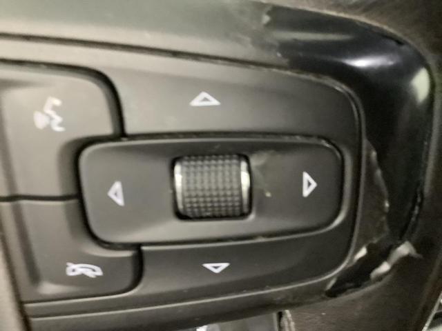 Photo of 2021 White Frost Tricoat GMC Yukon